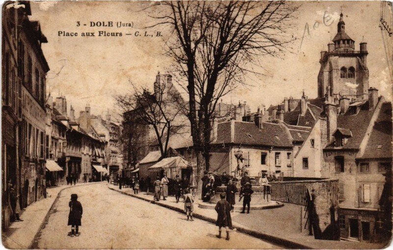 Carte postale ancienne Dole- Place aux Fleurs France