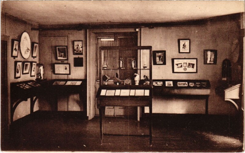 Carte postale ancienne Dole- Maison natale de Pasteur ,Salle des Souvenirs France