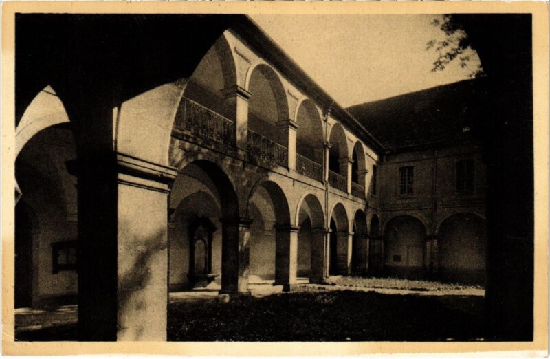 Carte postale ancienne Dole- Cour du Palais de Justice France