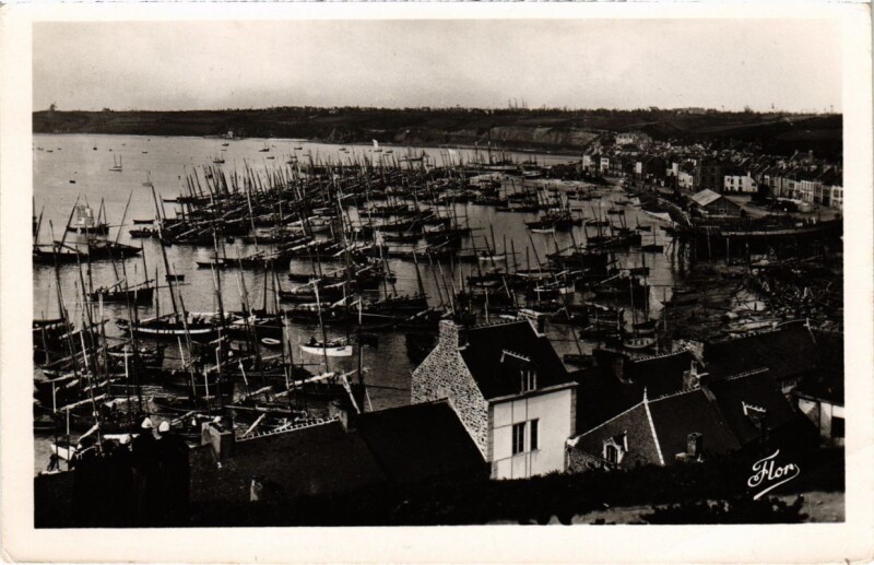 Carte postale ancienne Cancale La Flottille des Bisquines France à Cancale