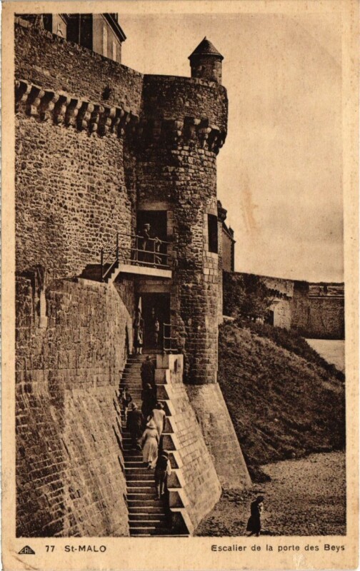 Carte postale ancienne Saint Malo Escalier de la porte des Beys France à Saint-Malo