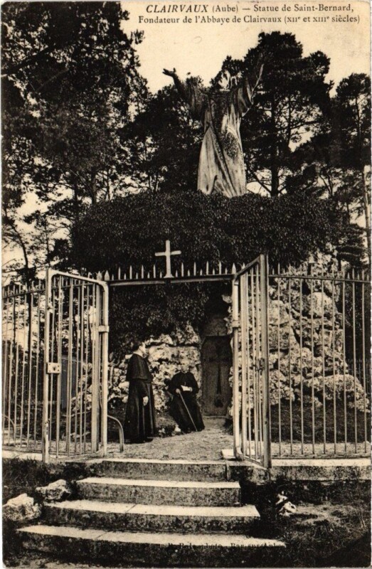 Carte postale ancienne Clairvaux - Statue de Saint-Bernard