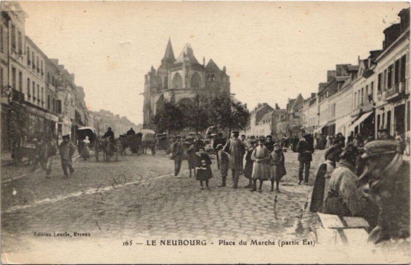 Carte postale ancienne Le Neubourg-Place du Marché au Neubourg