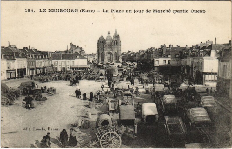 Carte postale ancienne Le Neubourg-La Place un jour de Marché au Neubourg