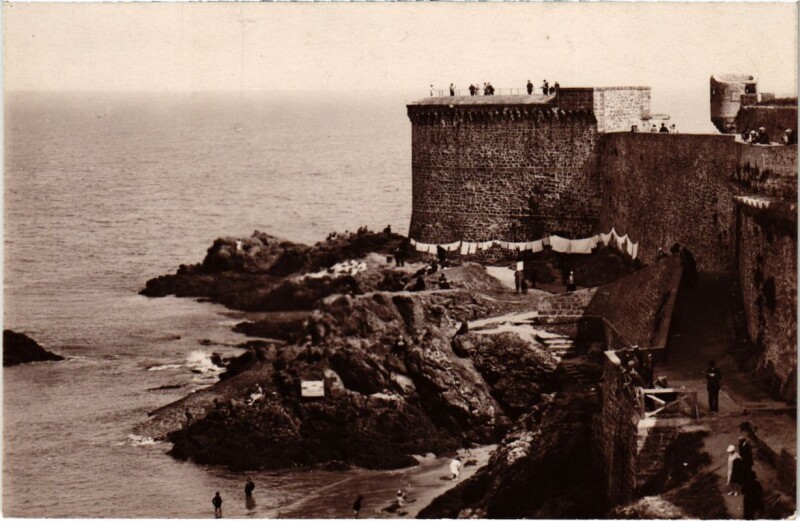 Carte postale ancienne Saint-Malo La Tour Bidouane France à Saint-Malo
