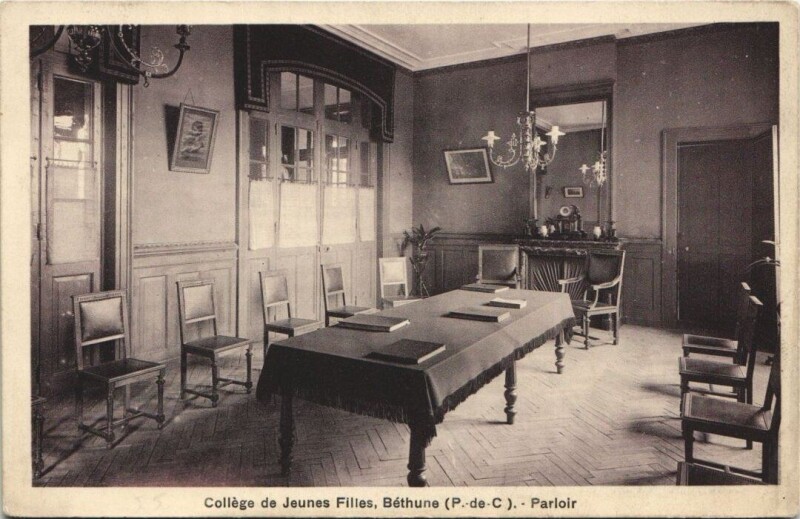 Carte postale ancienne Collége de Jeunes Filles, Béthune-Parloir à Béthune