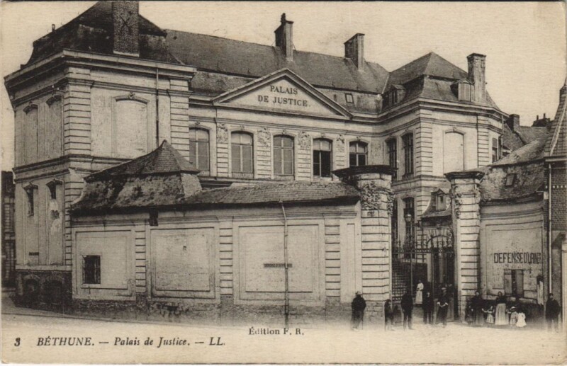 Carte postale ancienne Bethune-Palais de Justice