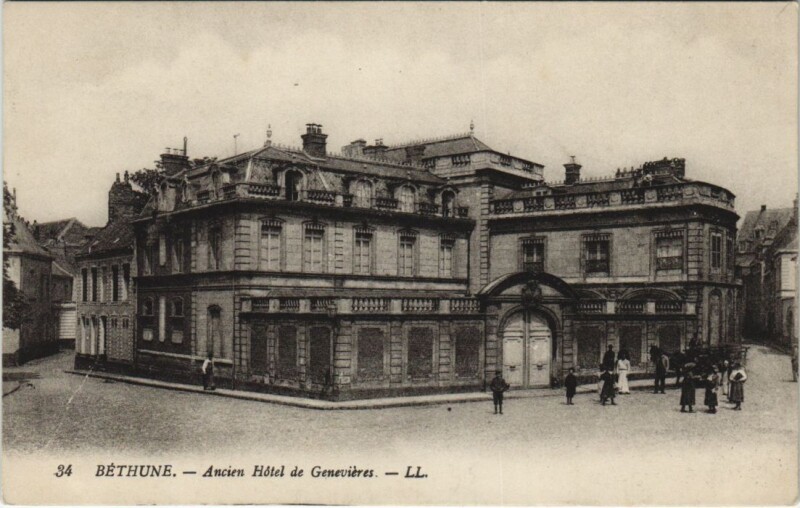 Carte postale ancienne Bethune-Ancien Hótel de Geneviéres