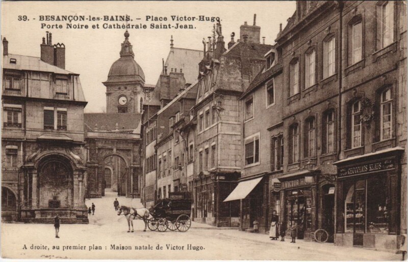 Carte postale ancienne Besancon-les-Nains - Place Victor Hugo Porte Noire et Cathédrale