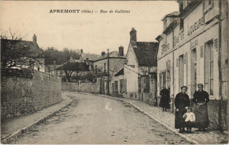 Carte postale ancienne Apremont - Rue de Gallieni à Apremont