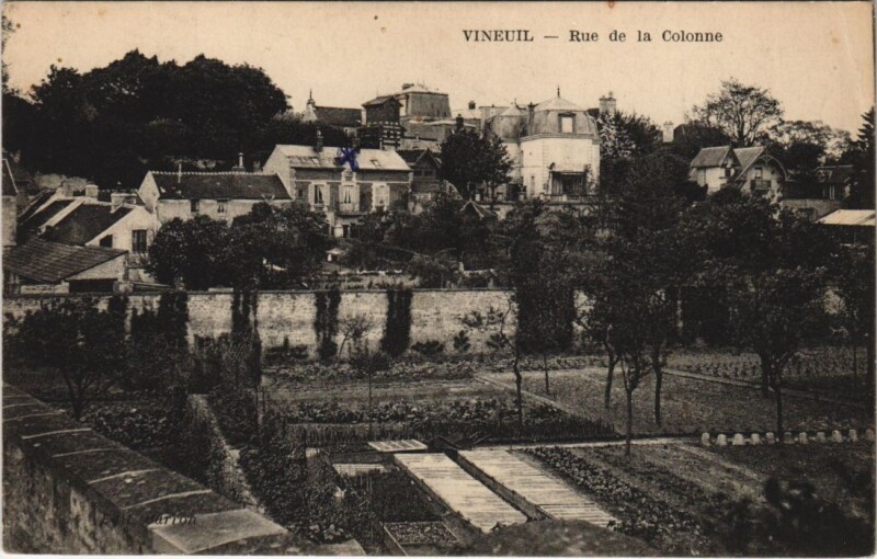 Carte postale ancienne Vineuil - Rue de la Colonne