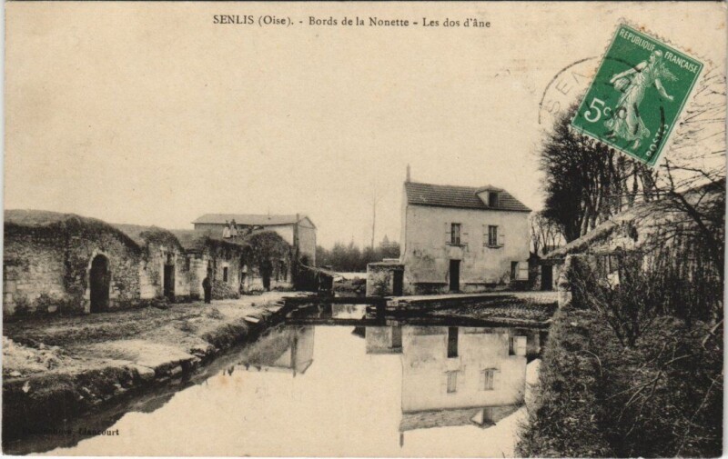 Carte postale ancienne Senlis - Bords de la Nonette à Senlis