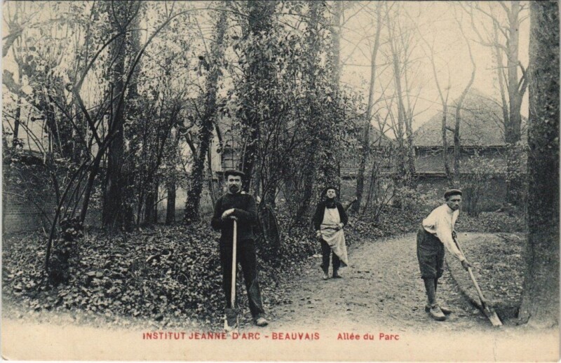 Carte postale ancienne Beauvais Institut Jeanne d'Arc Allée du Parc à Beauvais