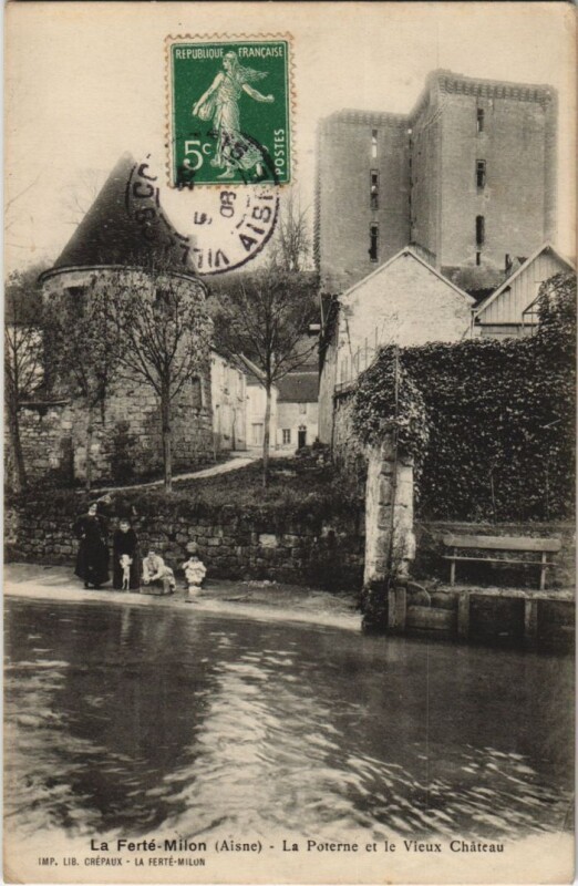 Carte postale ancienne La Ferte-Milon - La Poterne et le Vieux Chateau à La Ferté-Milon