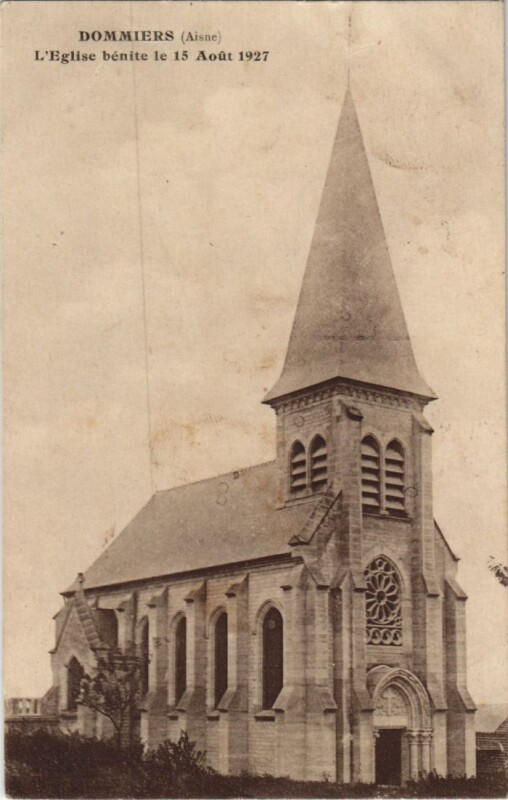 Carte postale ancienne Dommiers - L'Eglise Benite le 15 Aout 1927 à Dommiers