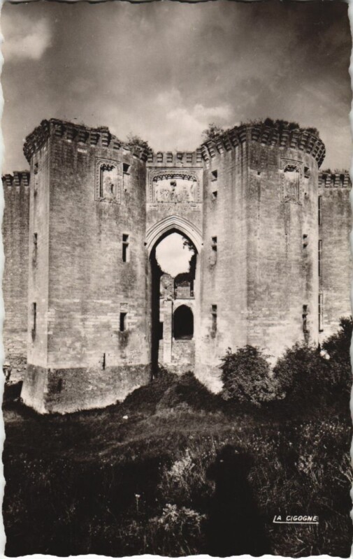 Carte postale ancienne La Ferte-Milon - Ruines du Chateau à La Ferté-Milon