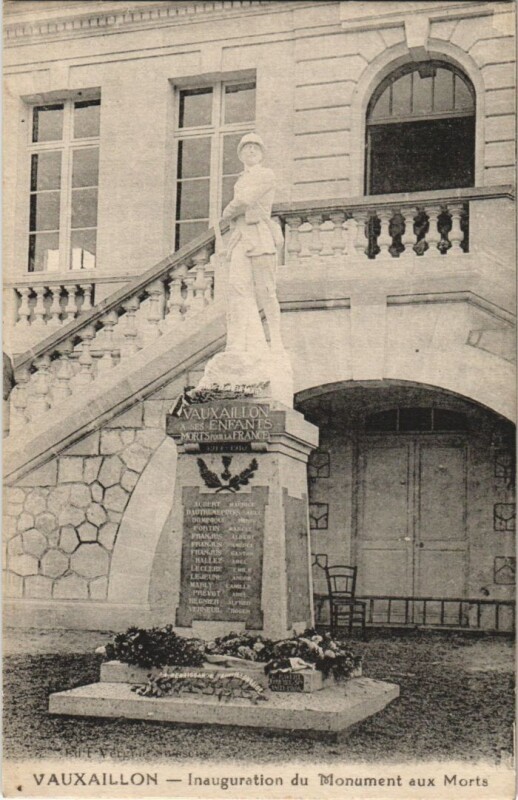 Carte postale ancienne Vauxaillon - Inauguration du Monument aux Morts à Vauxaillon