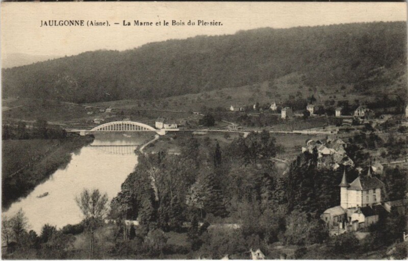 Carte postale ancienne Jaulgonne - La Marne et le Bois du Plessier à Jaulgonne