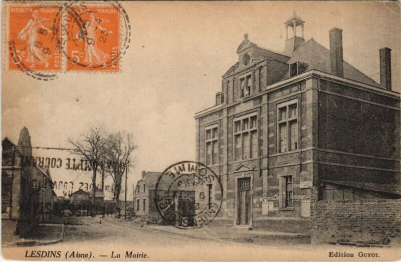 Carte postale ancienne Lesdins - La Mairie à Lesdins
