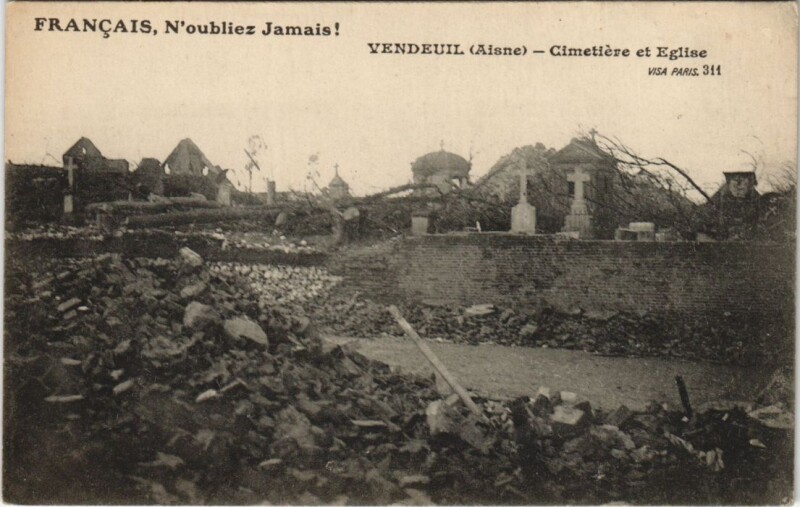 Carte postale ancienne Vendeuil - Cimetiere et Eglise - Ruines à Vendeuil