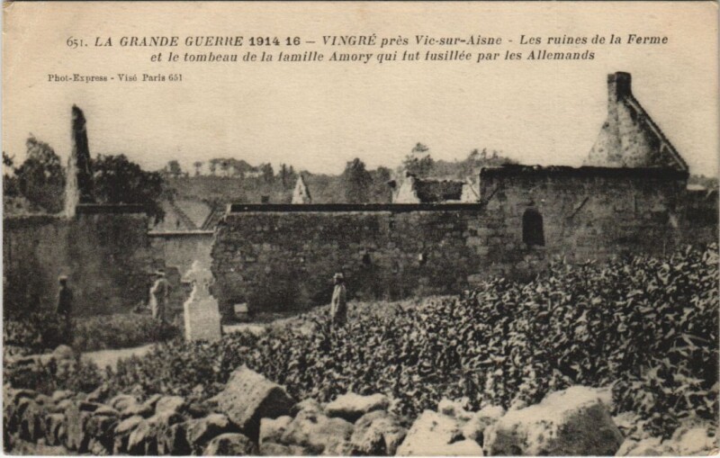Carte postale ancienne Vingre pres Vuc-sur-Aisne - Les Ruines de la Ferme et le Tombeau