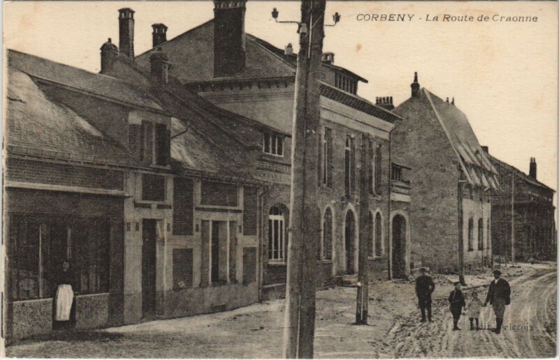 Carte postale ancienne Corbeny - La Route de Craonne à Corbeny