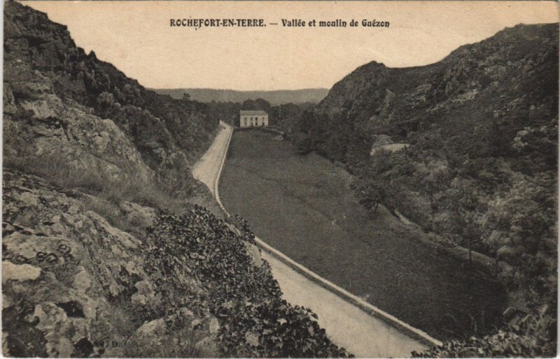 Carte postale ancienne Rochefort-en-Terre - Vallée et Moulin de Guezon à Pluherlin