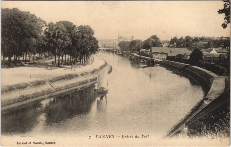 Carte postale ancienne Vannes - Entrée du Port à Vannes
