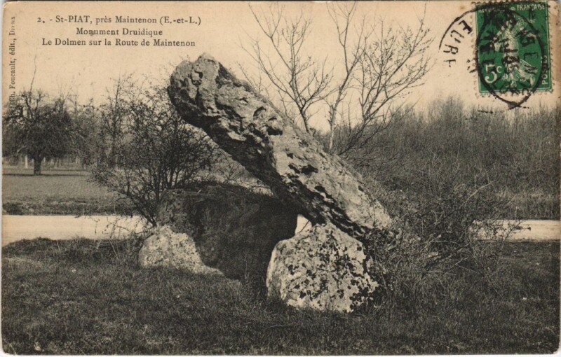 Carte postale ancienne Saint-Piat pres Maintenon - Monument Druidique - Le Dolmen à Maintenon