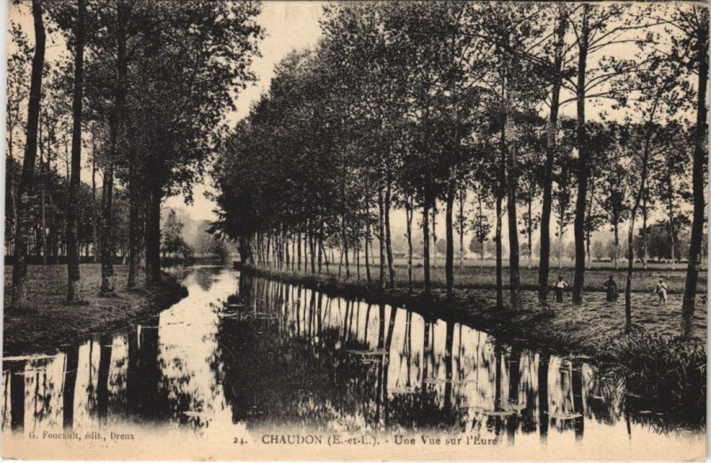 Carte postale ancienne Chaudon - Une Vue sur l'Eure à Chaudon