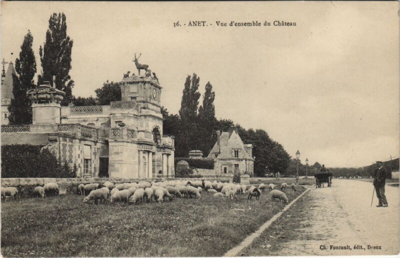 Carte postale ancienne Anet - Vue d'ensemble du Chateau à Anet
