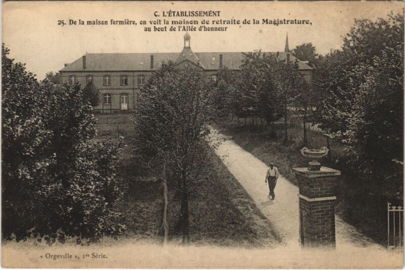 Carte postale ancienne L'Etablissement De la maison fermiére on voit la maison de retraite