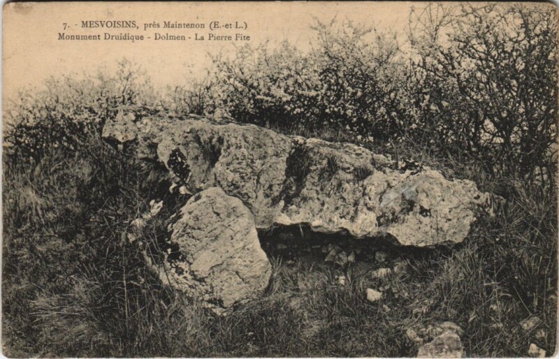 Carte postale ancienne Mesvoisins pres Maintenon - Monument Druidique-Dolmen à Maintenon