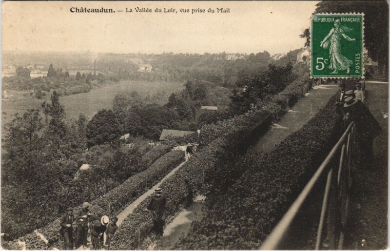 Carte postale ancienne Chateaudun - La Vallée du Loir vue prise du Mail à Châteaudun