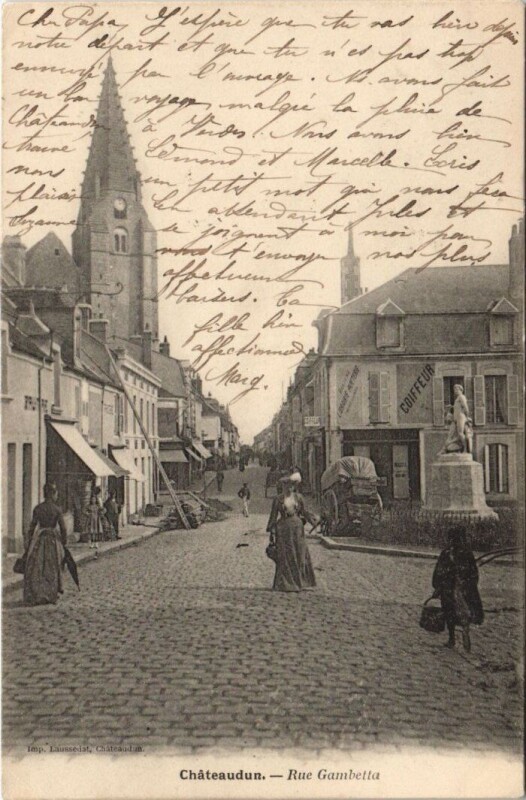 Carte postale ancienne Chateaudun - Rue Gambetta à Châteaudun