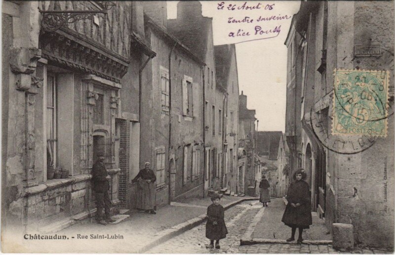 Carte postale ancienne Chateaudun - Rue Saint-Lubin à Châteaudun