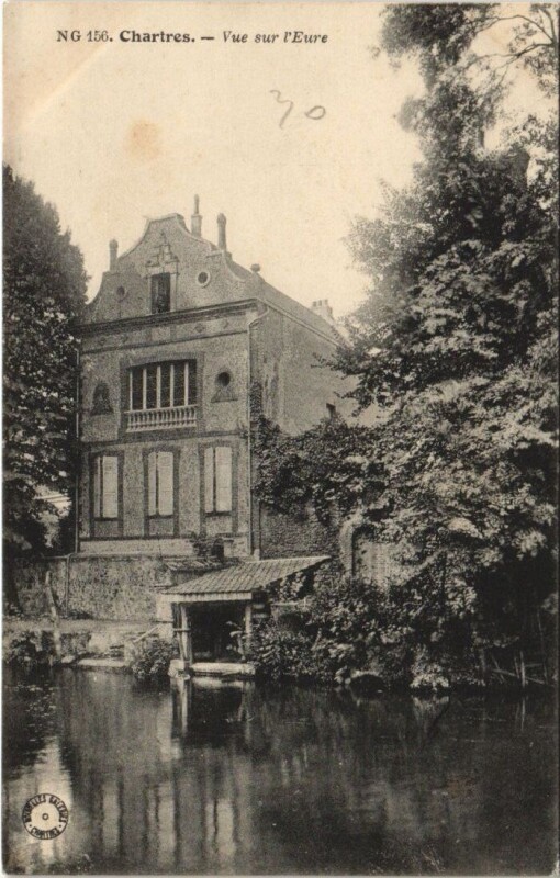 Carte postale ancienne Chartres - Vue sur l'Eure à Chartres