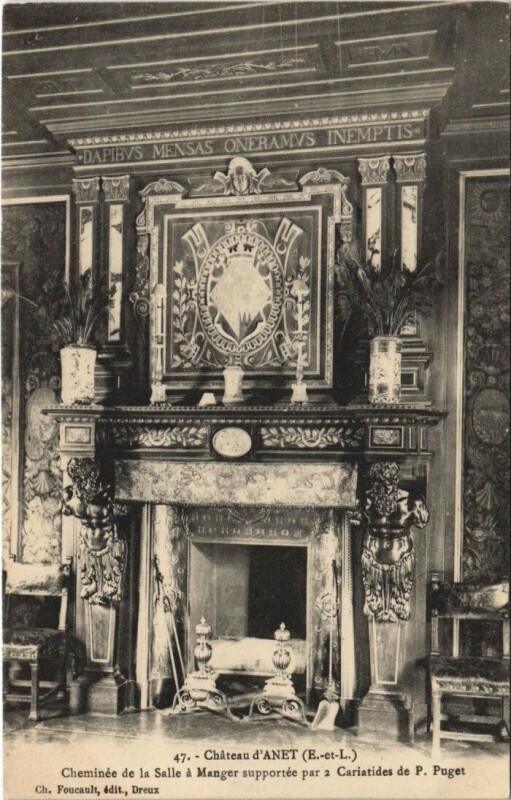Carte postale ancienne Chateau d'Anet - Cheminée de la Salle a Manger supporrée