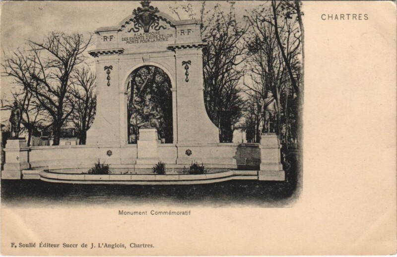 Carte postale ancienne Chartres - Monument Commémoratif à Chartres