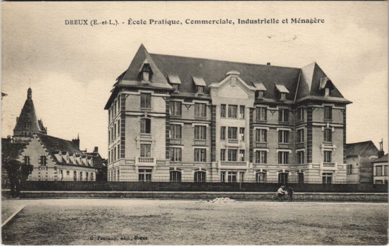 Carte postale ancienne Dreux - Ecole Practique Commerciale Industrielle et à Dreux