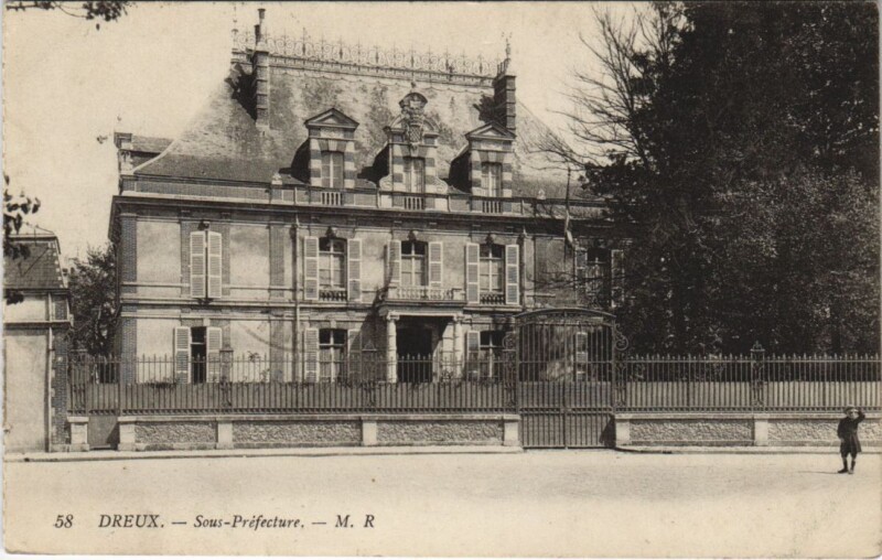 Carte postale ancienne Dreux - Sous-Préfecture à Dreux
