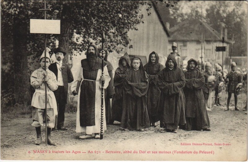 Carte postale ancienne Wassy á travers les Ages - Bercaire, abbé du Der et moines à Wassy