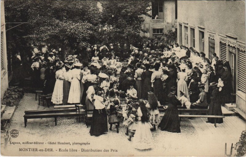 Carte postale ancienne Montier-En-Der - Ecole libre - distr. Des Prix