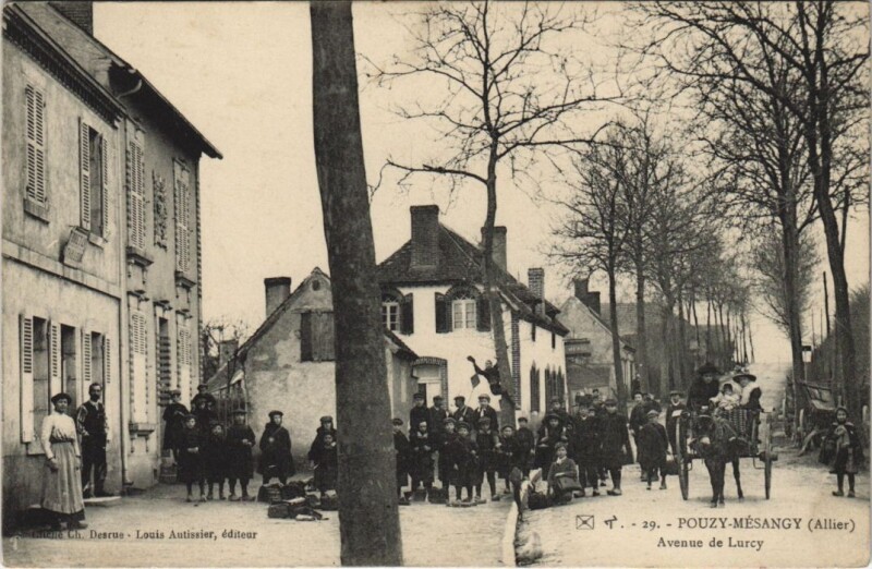 Carte postale ancienne Pouzy-Mesangy Avenue de Lurcy