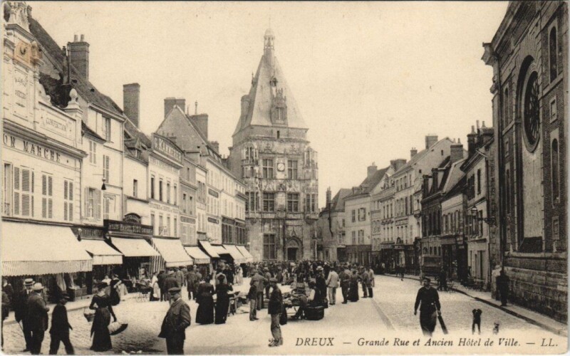 Carte postale ancienne Dreux - Grande rue et Ancien Hotel de Ville à Dreux