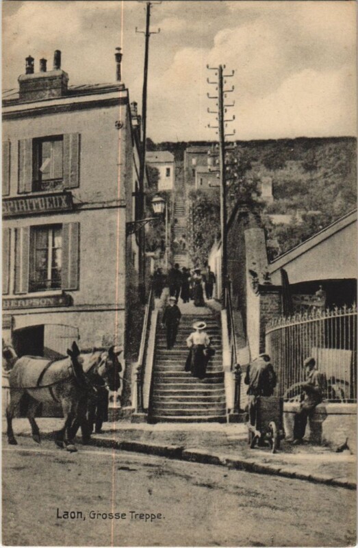 Carte postale ancienne Laon- Grosse Treppe France