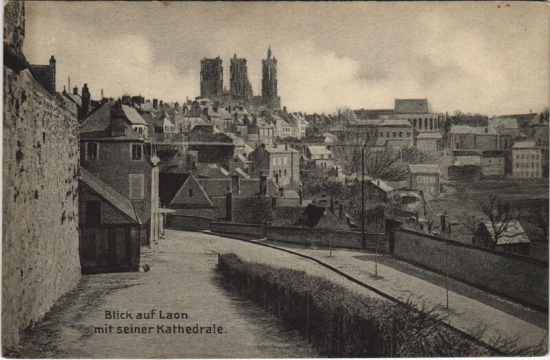 Carte postale ancienne Blick auf Laon mit seiner Kathedrale France