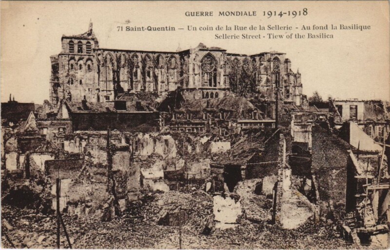 Carte postale ancienne Saint Quentin- Un coin de la Rue de la Sellerie France à Saint-Quentin