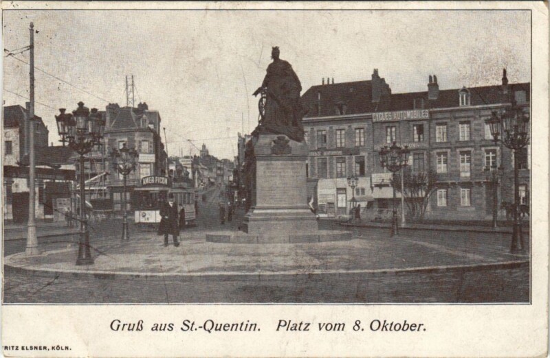Carte postale ancienne Saint Quentin- Place du 8 Octobre France à Saint-Quentin