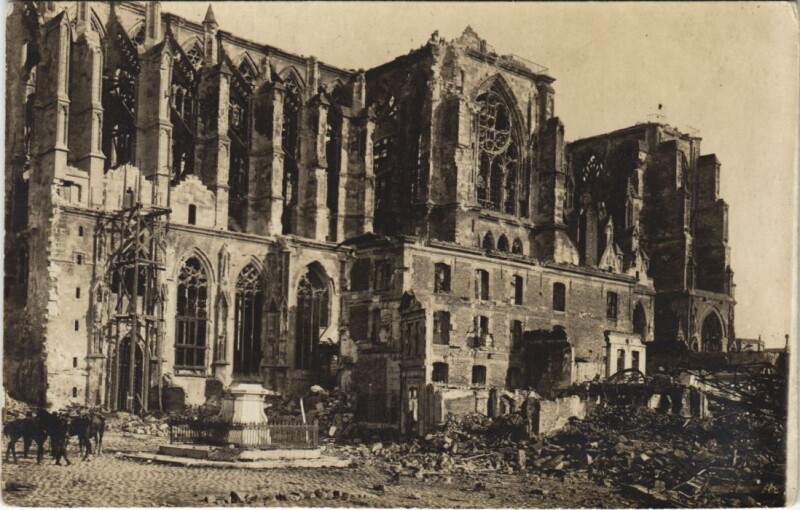 Carte postale ancienne Saint Quentin- Ansicht der Kathedrale France à Saint-Quentin